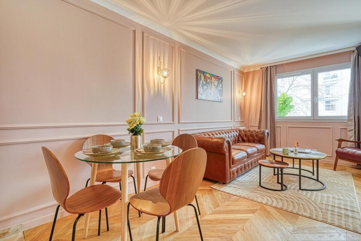 Melody In Paris Apartment *